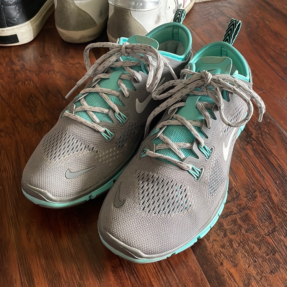 🚚MOVING SALE 📦 Nike Free 5.0 sneakers